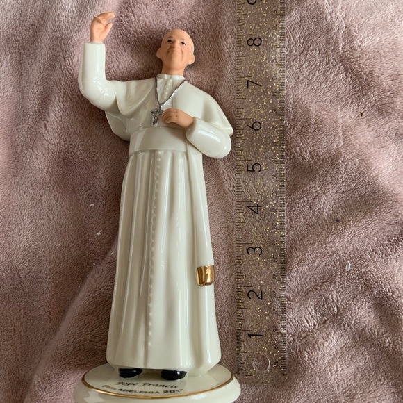 Lenox - New in Box.  Pope Francis statue  limited edition Philadelphia 2015 - Picture 6 of 13